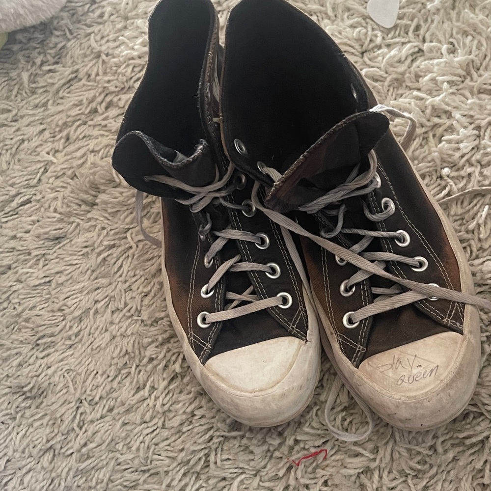 Very used women hightop converse… NOT WASHED used for 2 years